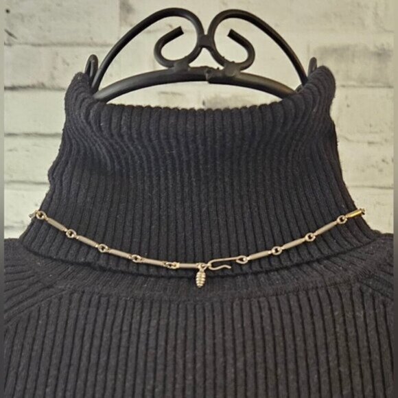 Vintage Silver Tone Necklace with a combination of clear baguette rhinestones - Picture 7 of 8